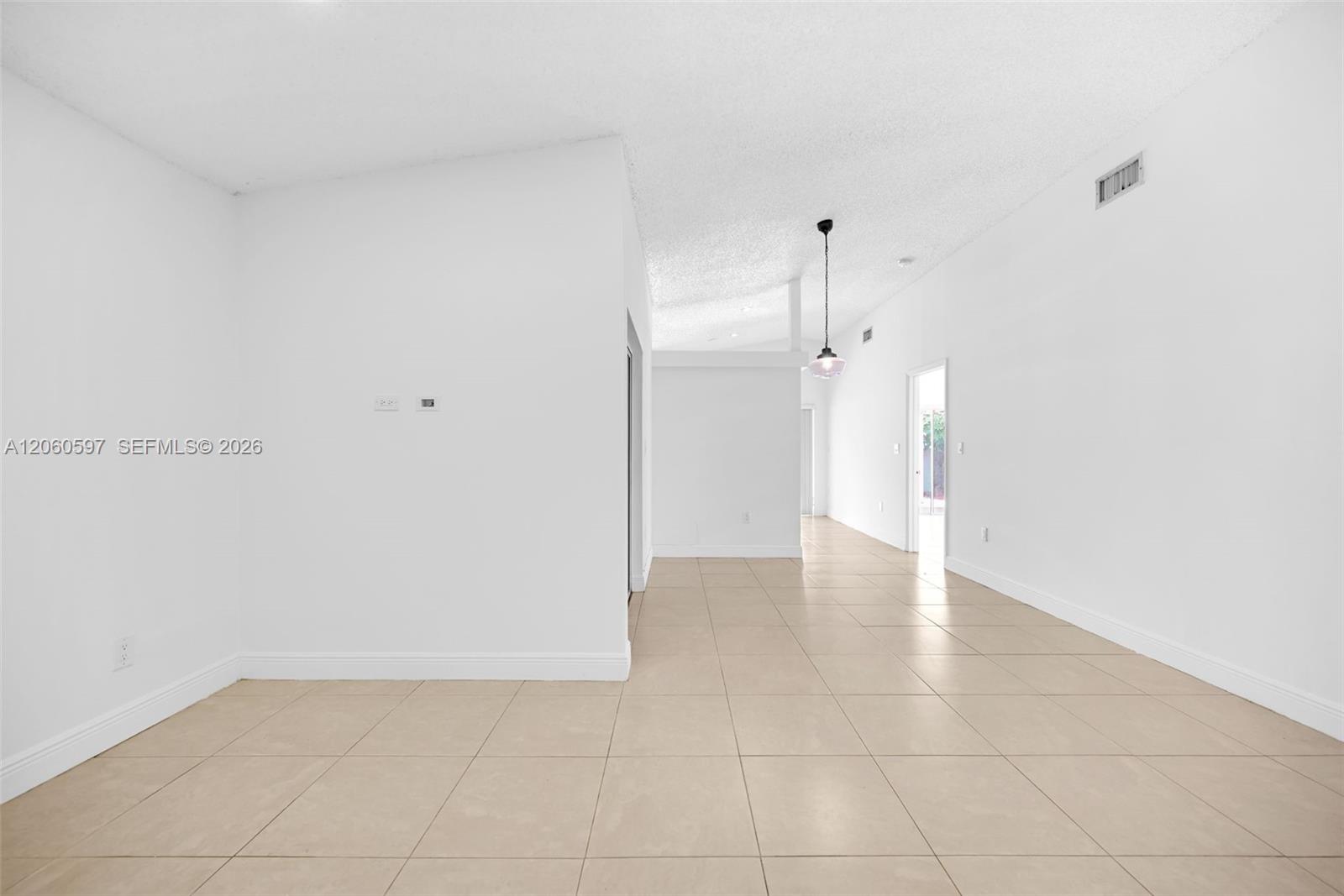 A12060597 Property Photo 7