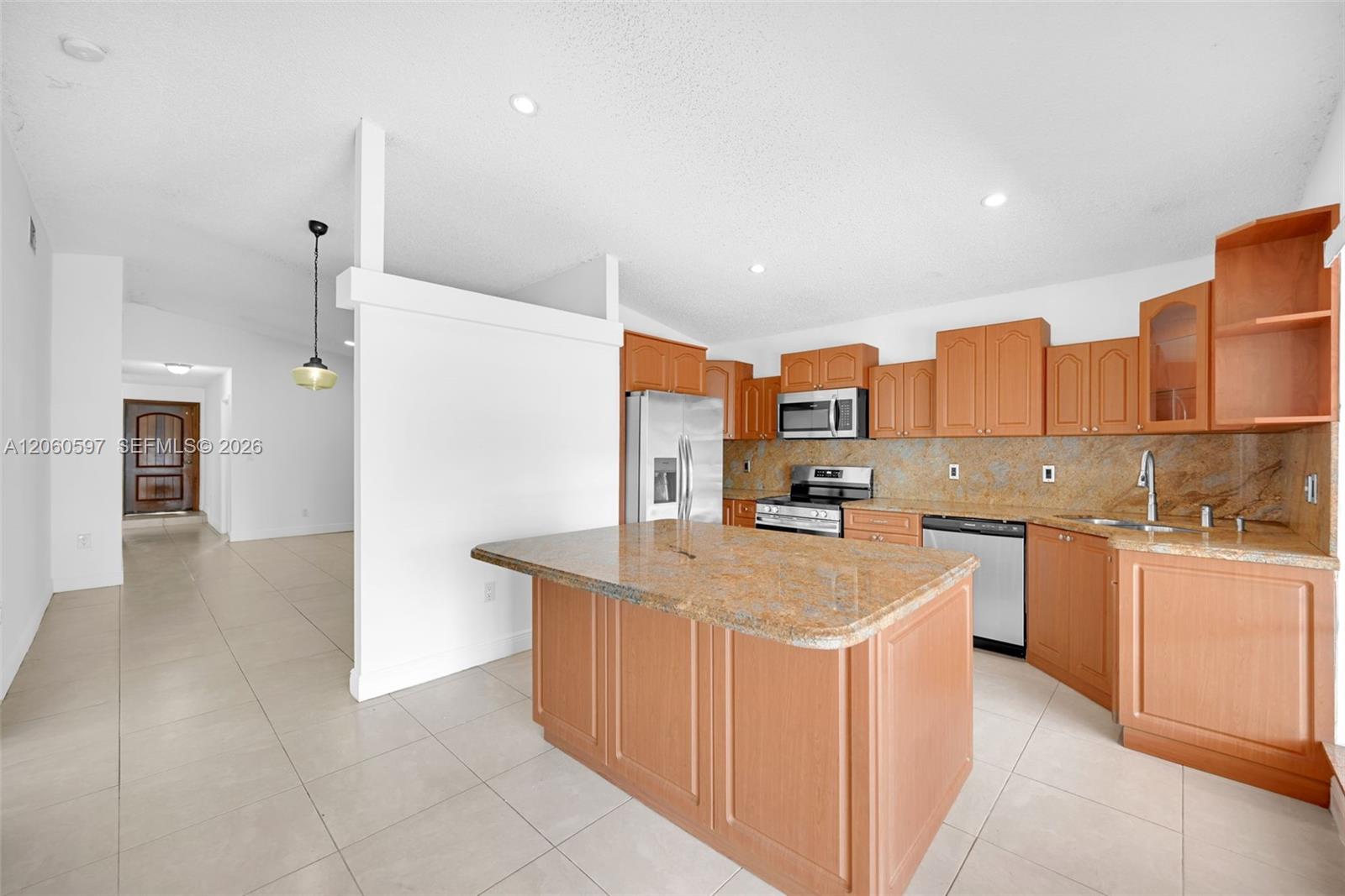 A12060597 Property Photo 11