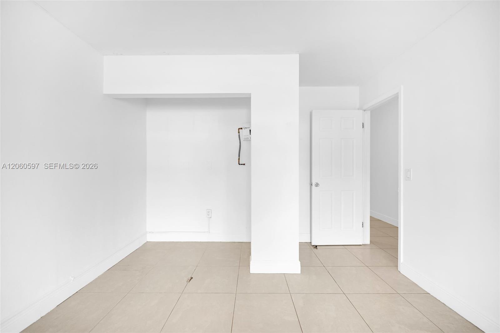 A12060597 Property Photo 14