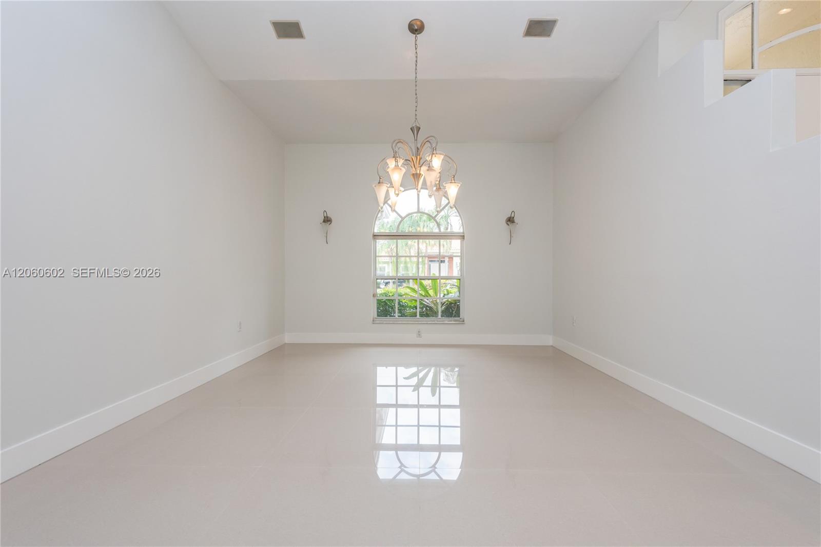 A12060602 Property Photo 8