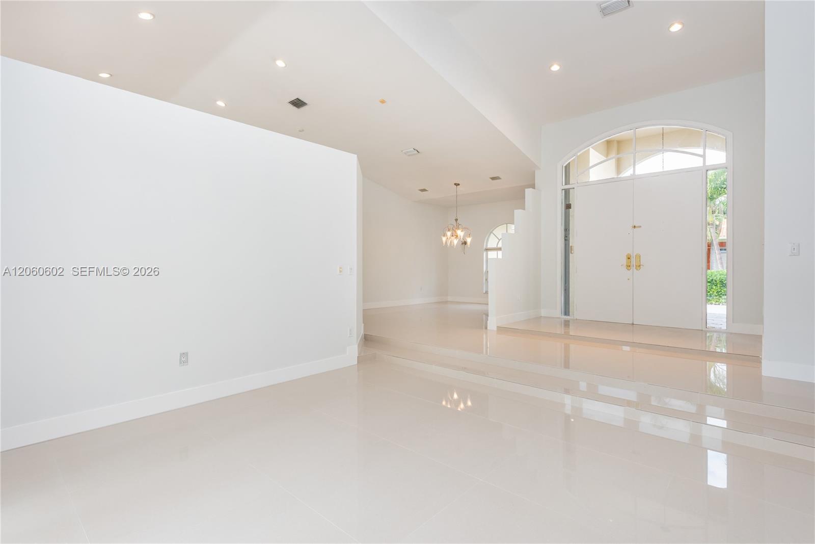 A12060602 Property Photo 10