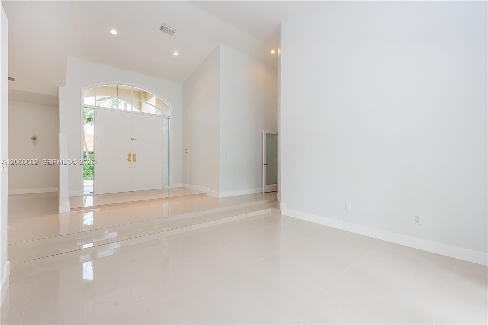 A12060602 Property Photo 11