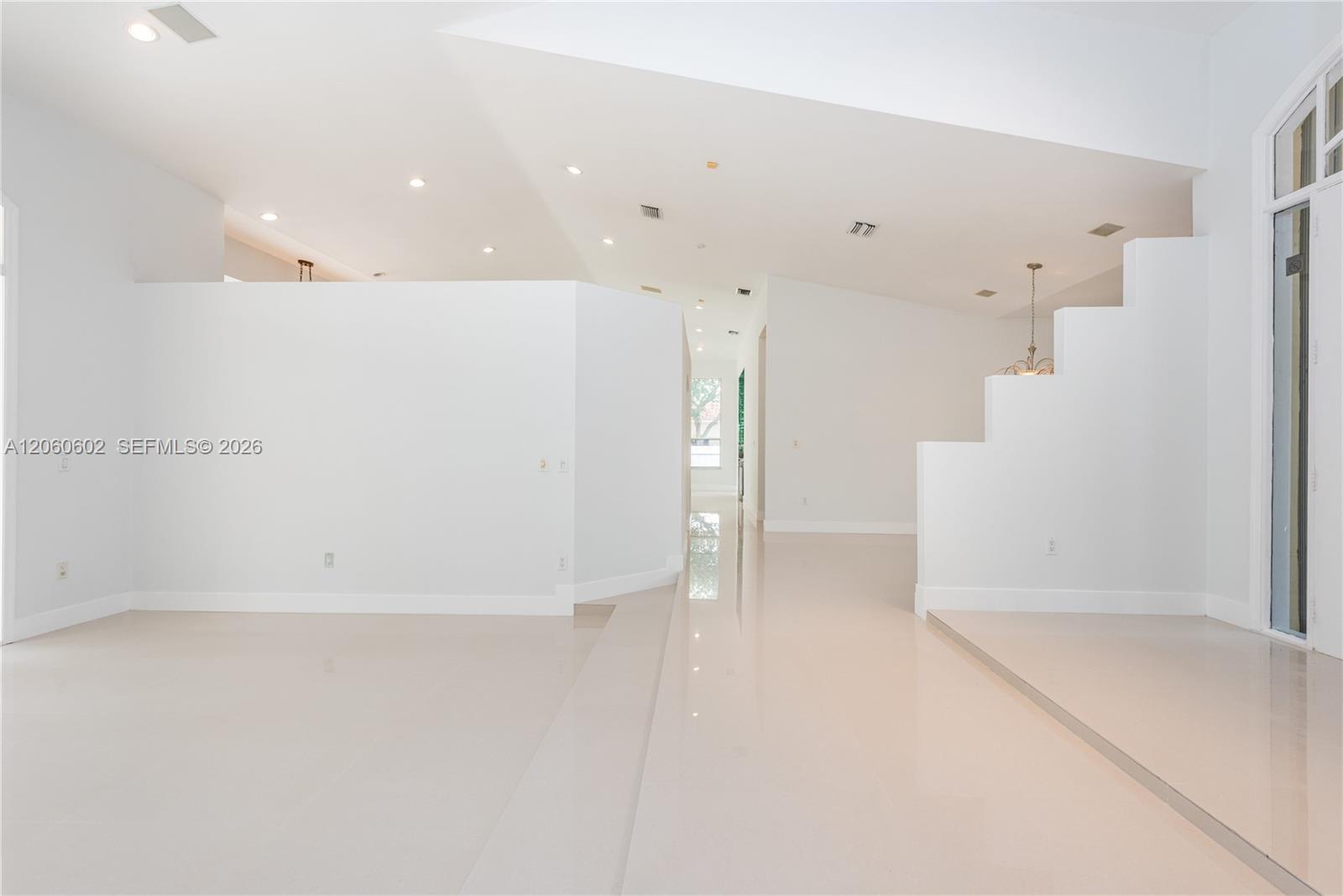 A12060602 Property Photo 12