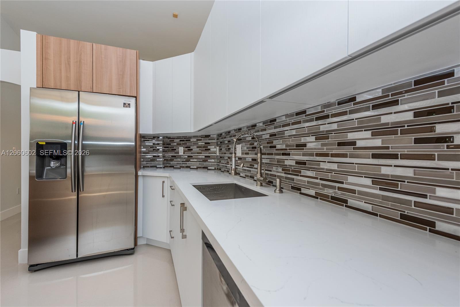 A12060602 Property Photo 17