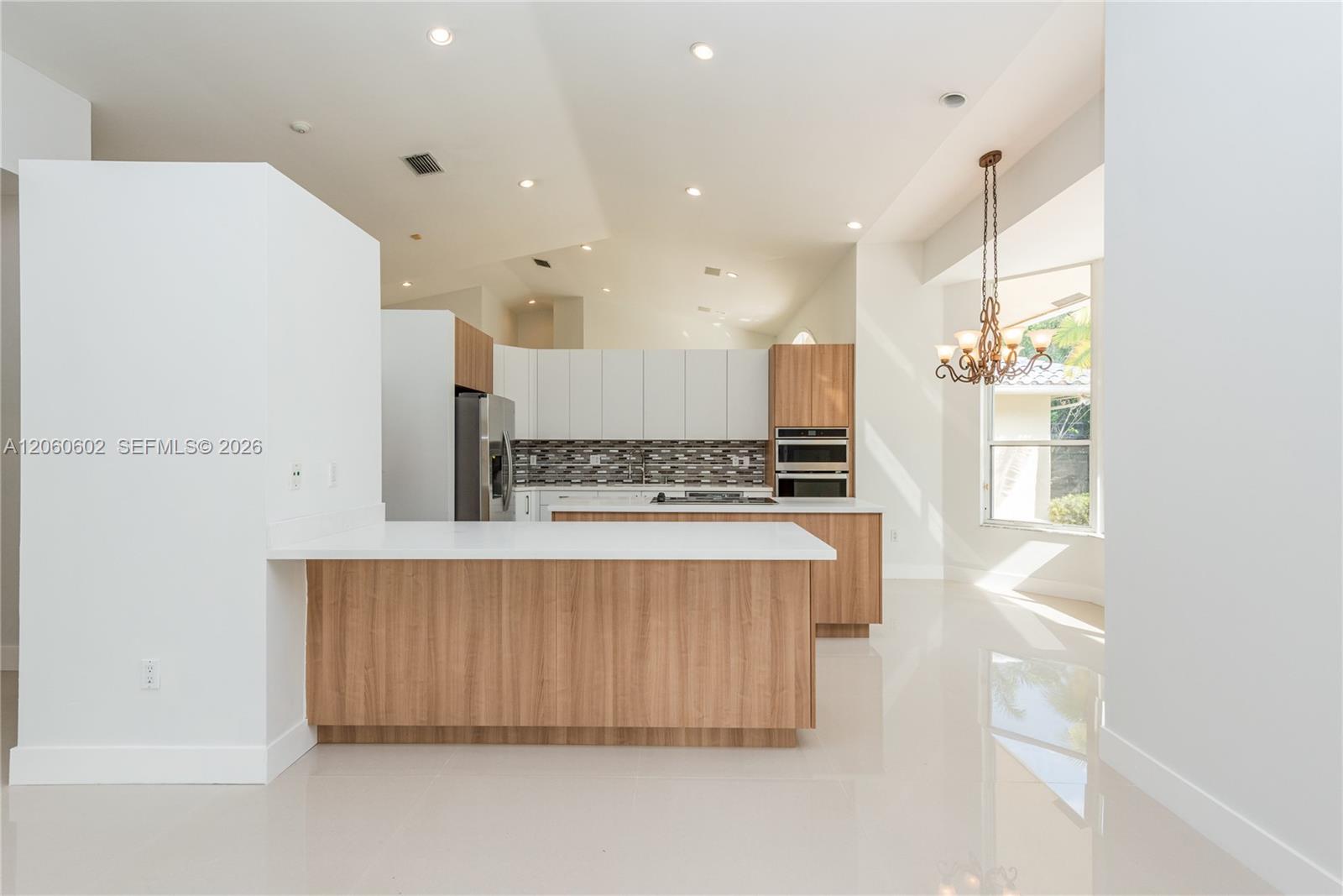 A12060602 Property Photo 23