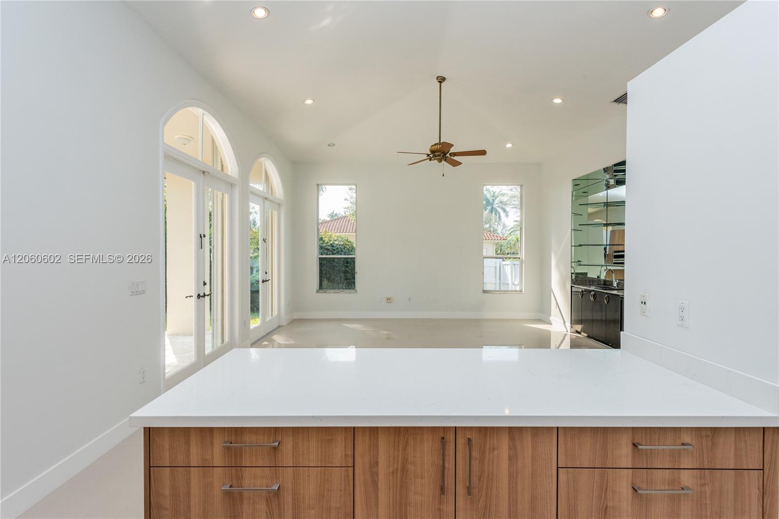 A12060602 Property Photo 24