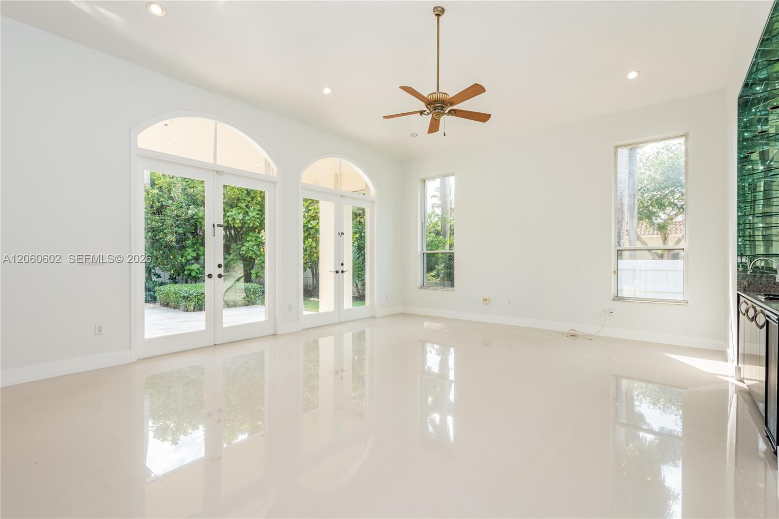 A12060602 Property Photo 25