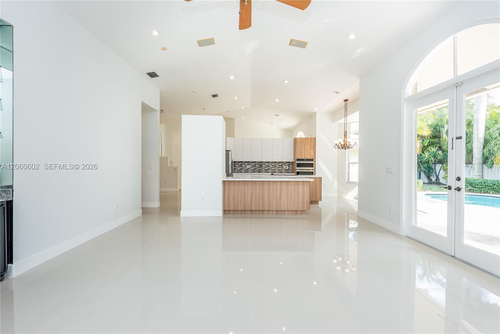 A12060602 Property Photo 28