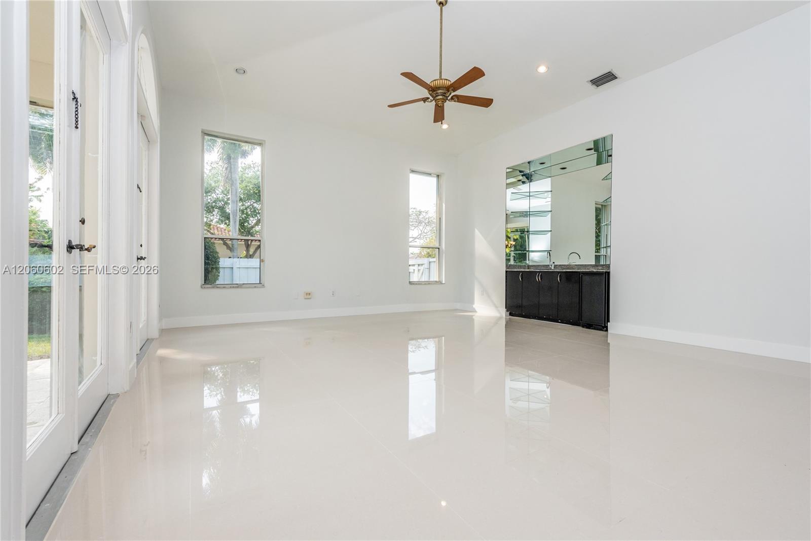 A12060602 Property Photo 29