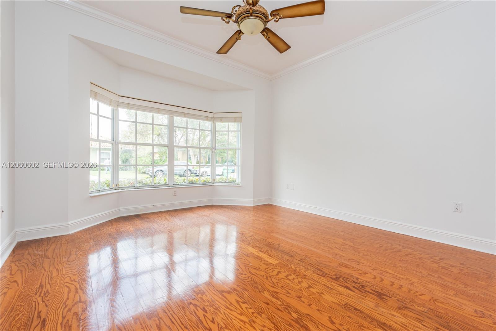 A12060602 Property Photo 32