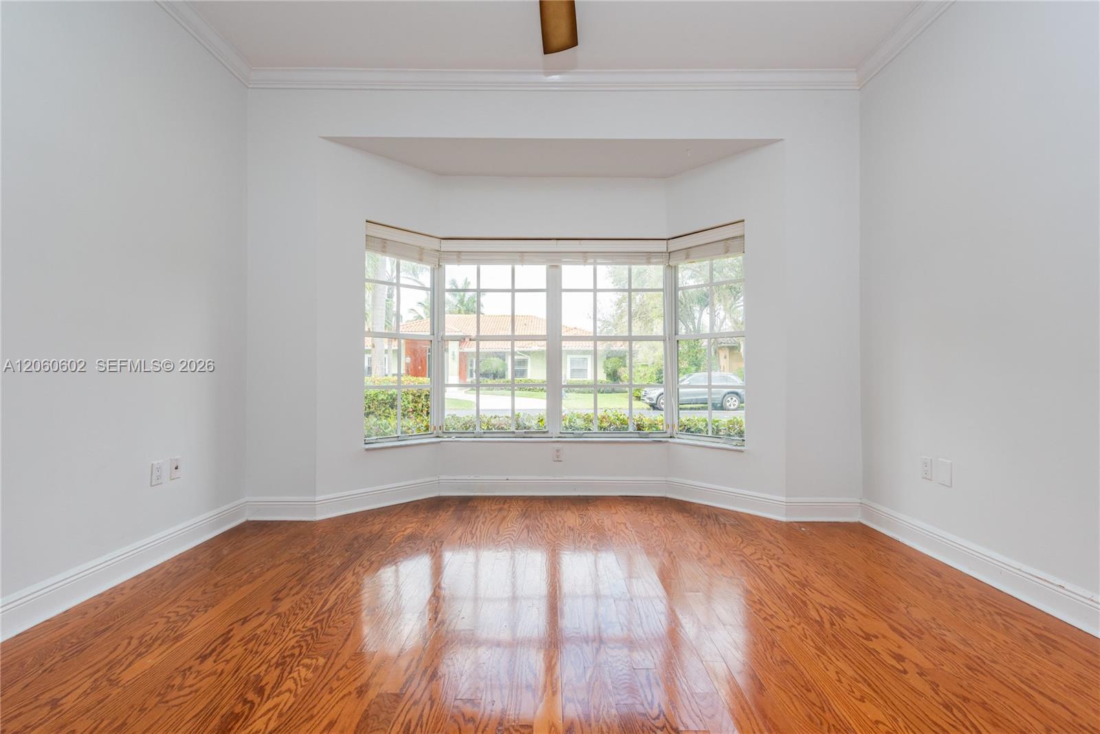 A12060602 Property Photo 34