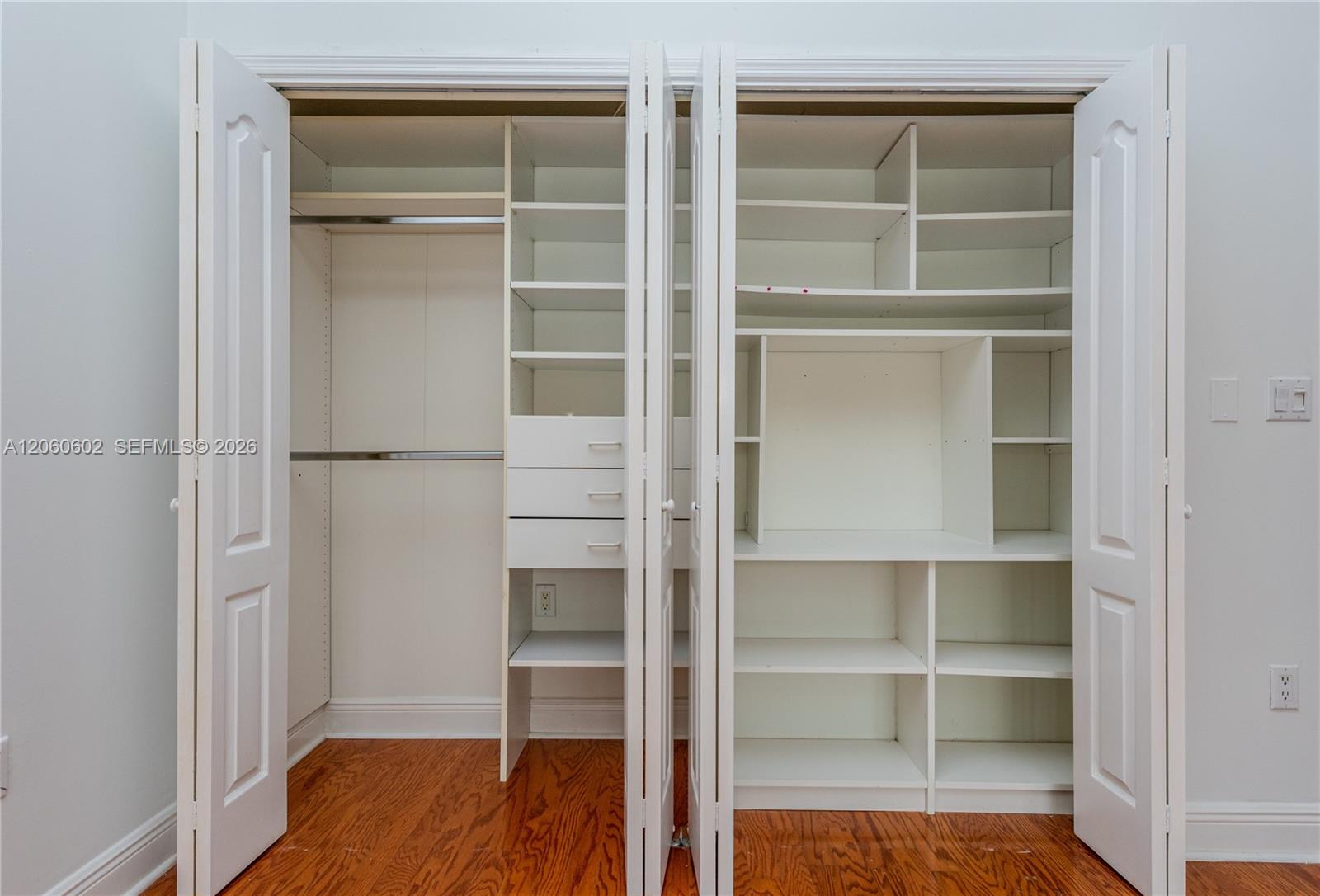 A12060602 Property Photo 36