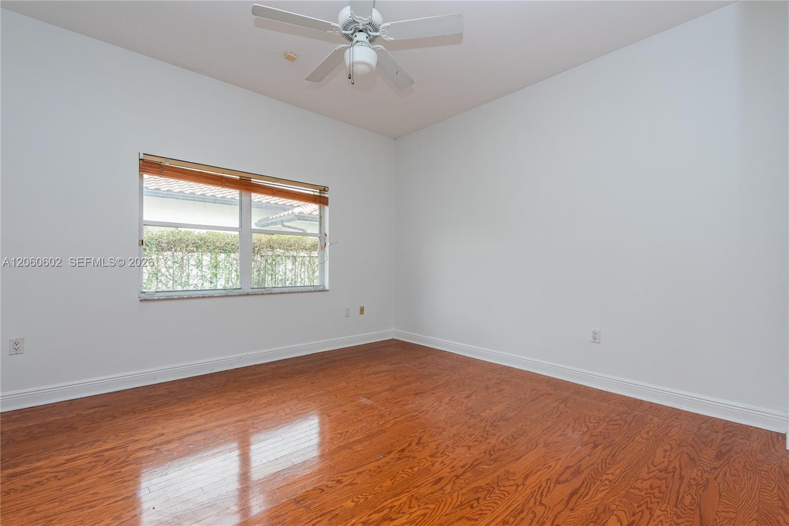 A12060602 Property Photo 37
