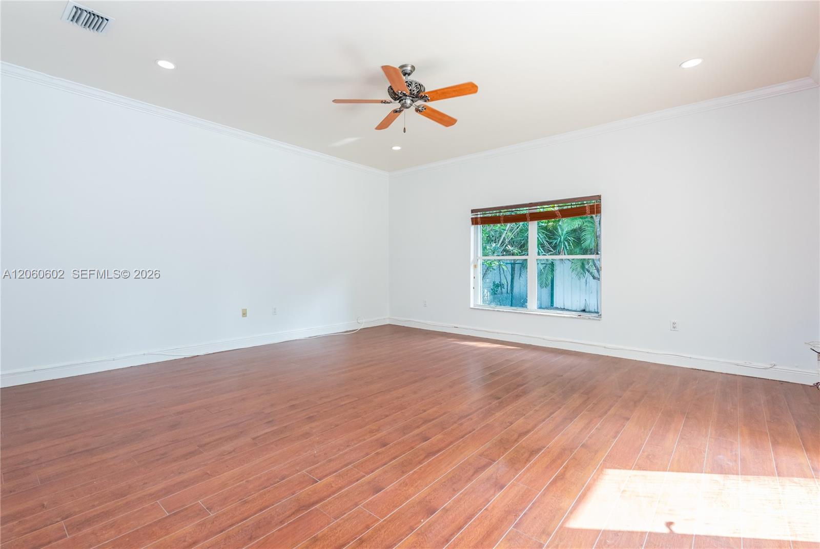 A12060602 Property Photo 41