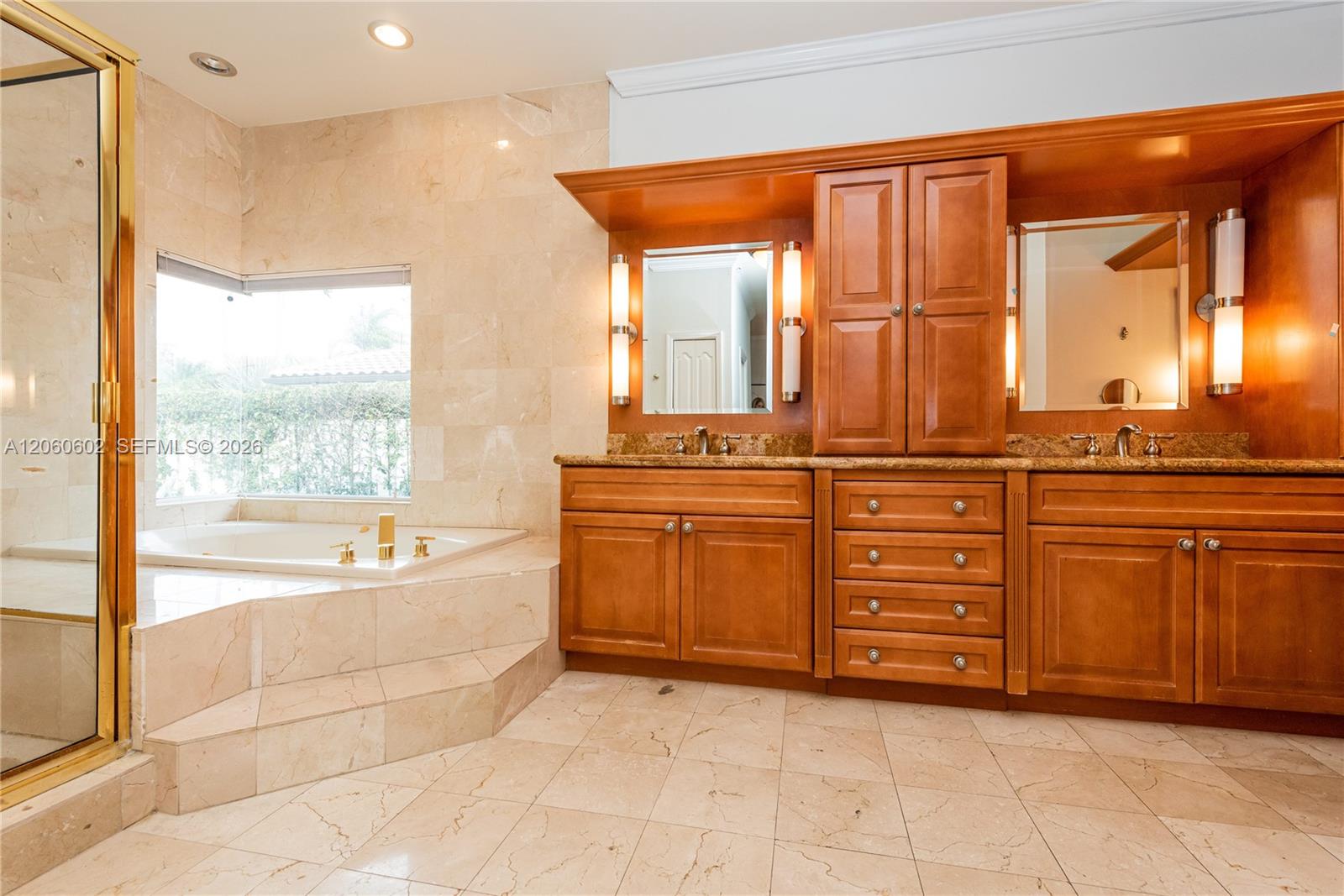 A12060602 Property Photo 45