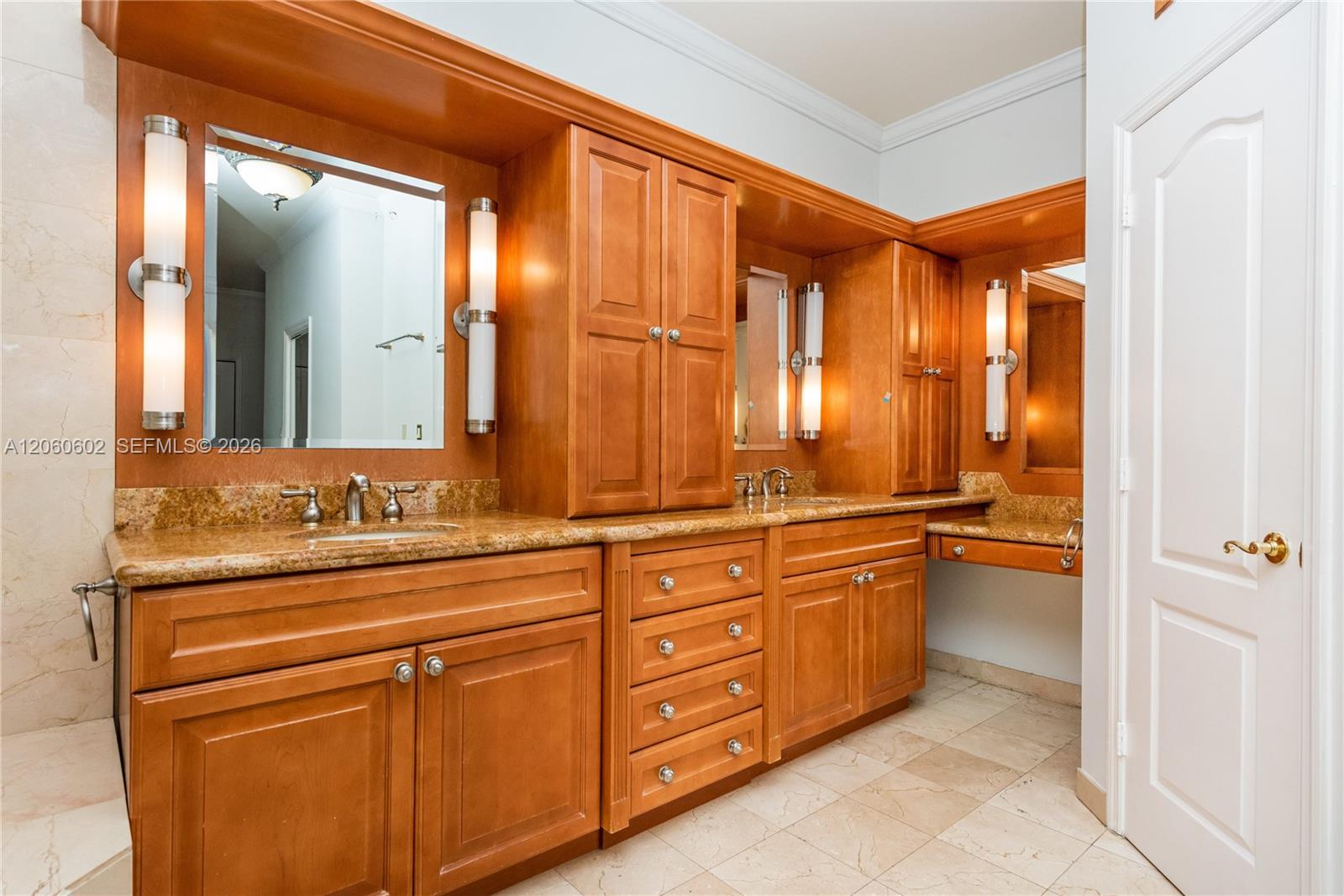 A12060602 Property Photo 47