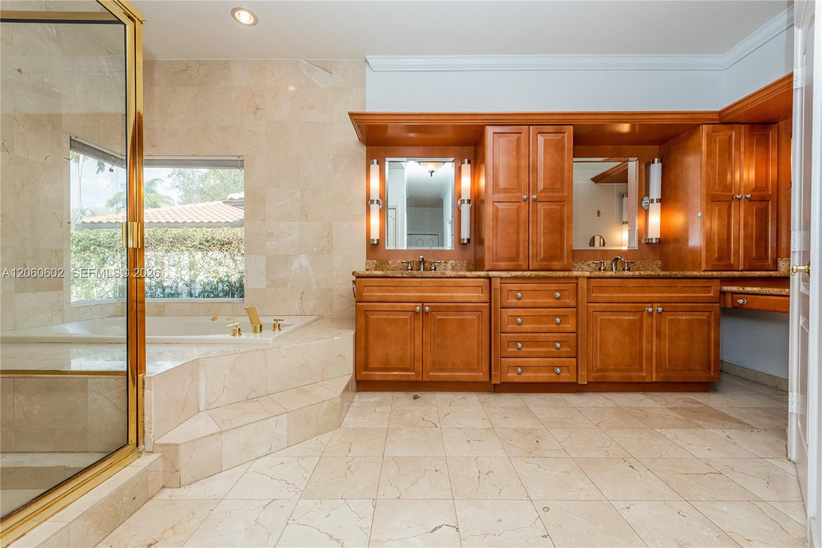 A12060602 Property Photo 52