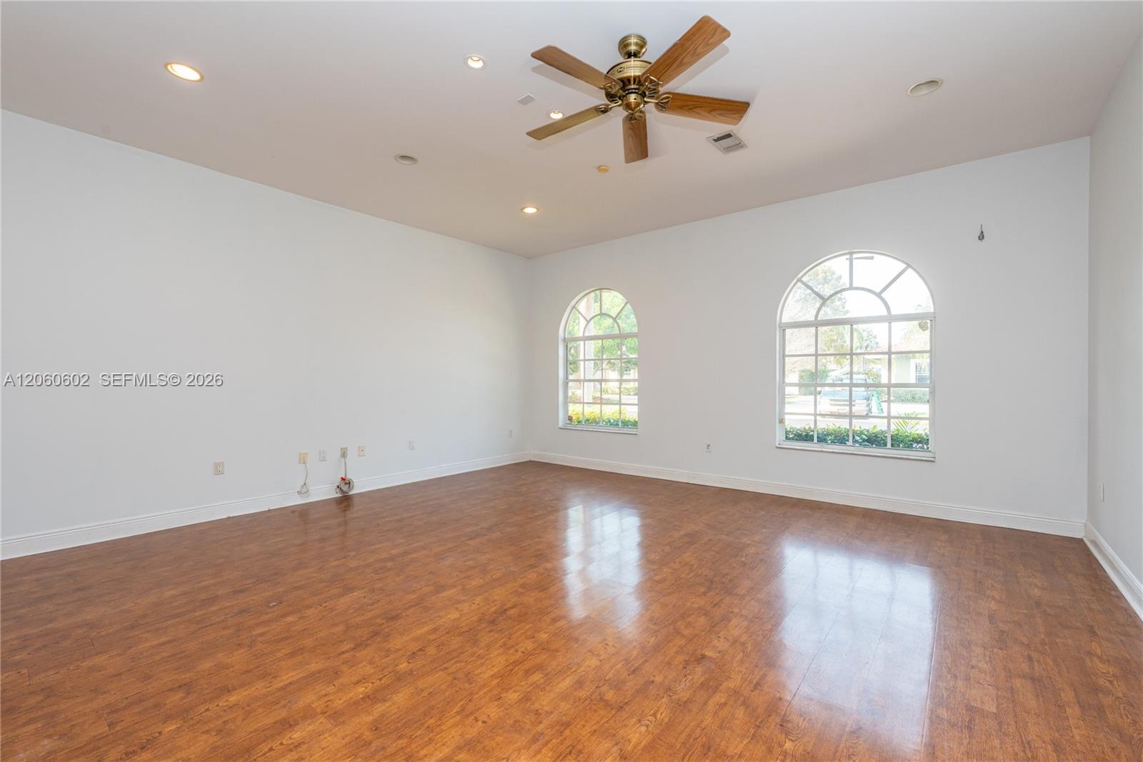 A12060602 Property Photo 53