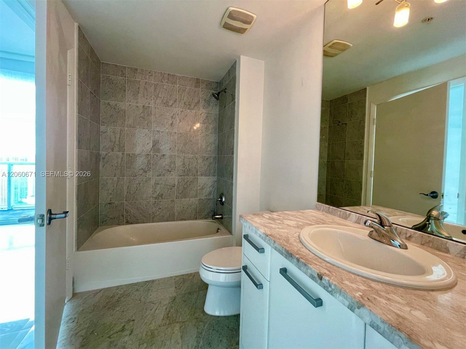 244 Biscayne Boulevard 4307 Property Photo 4