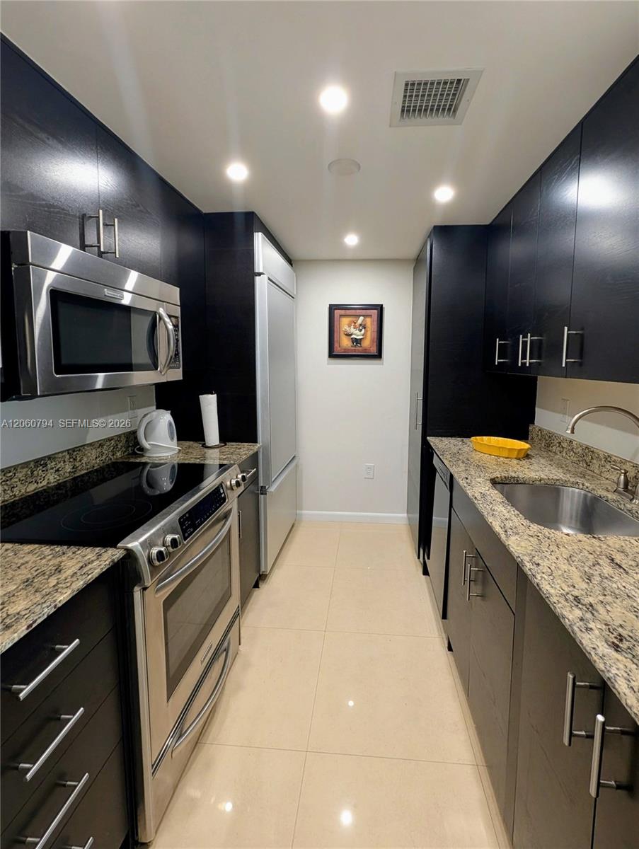 10275 Collins Avenue 1106 Property Photo 5