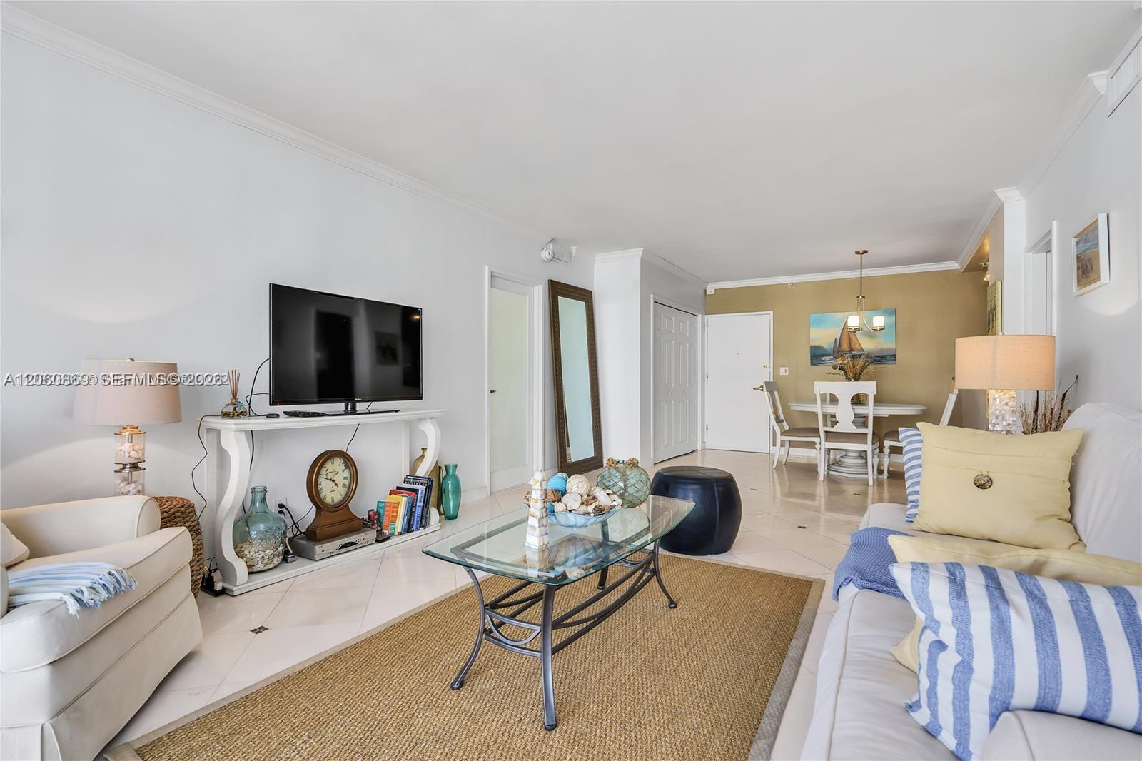 5700 Collins Avenue 15d Property Photo 4