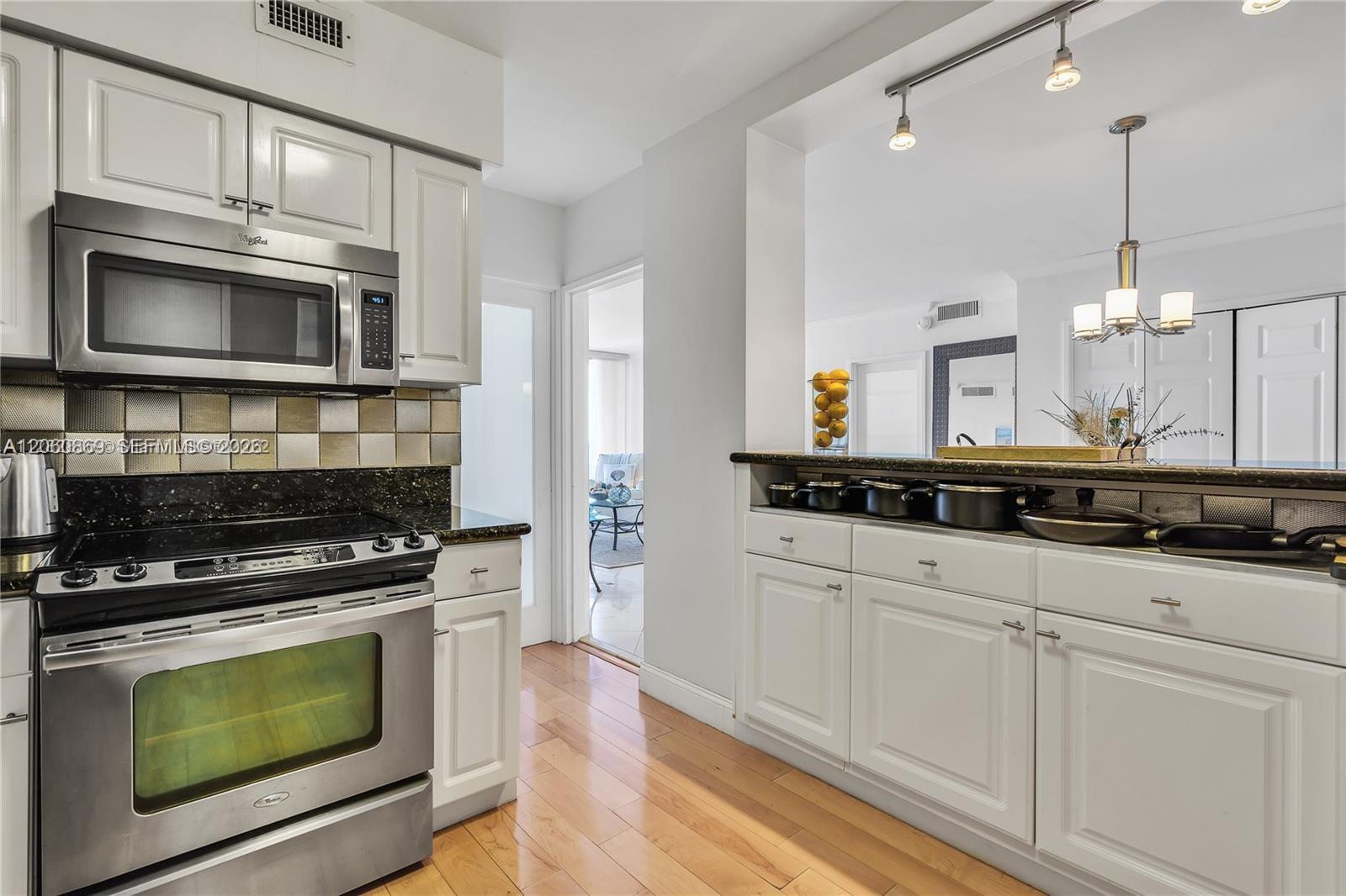 5700 Collins Avenue 15d Property Photo 7