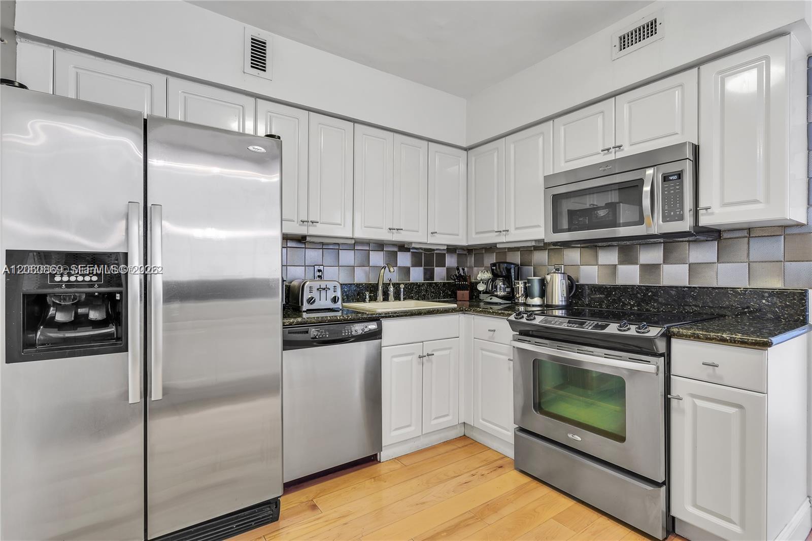 5700 Collins Avenue 15d Property Photo 8