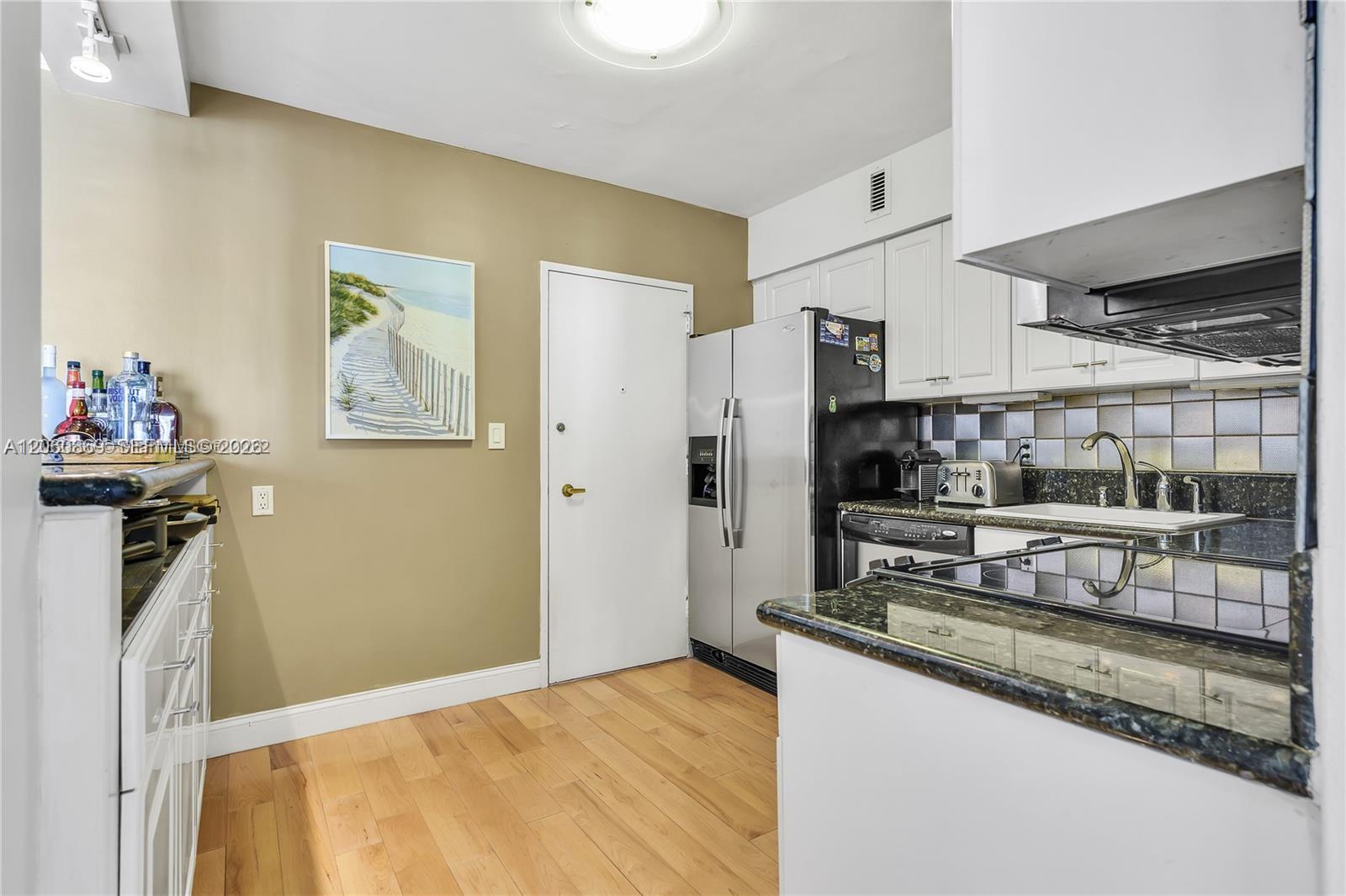 5700 Collins Avenue 15d Property Photo 9