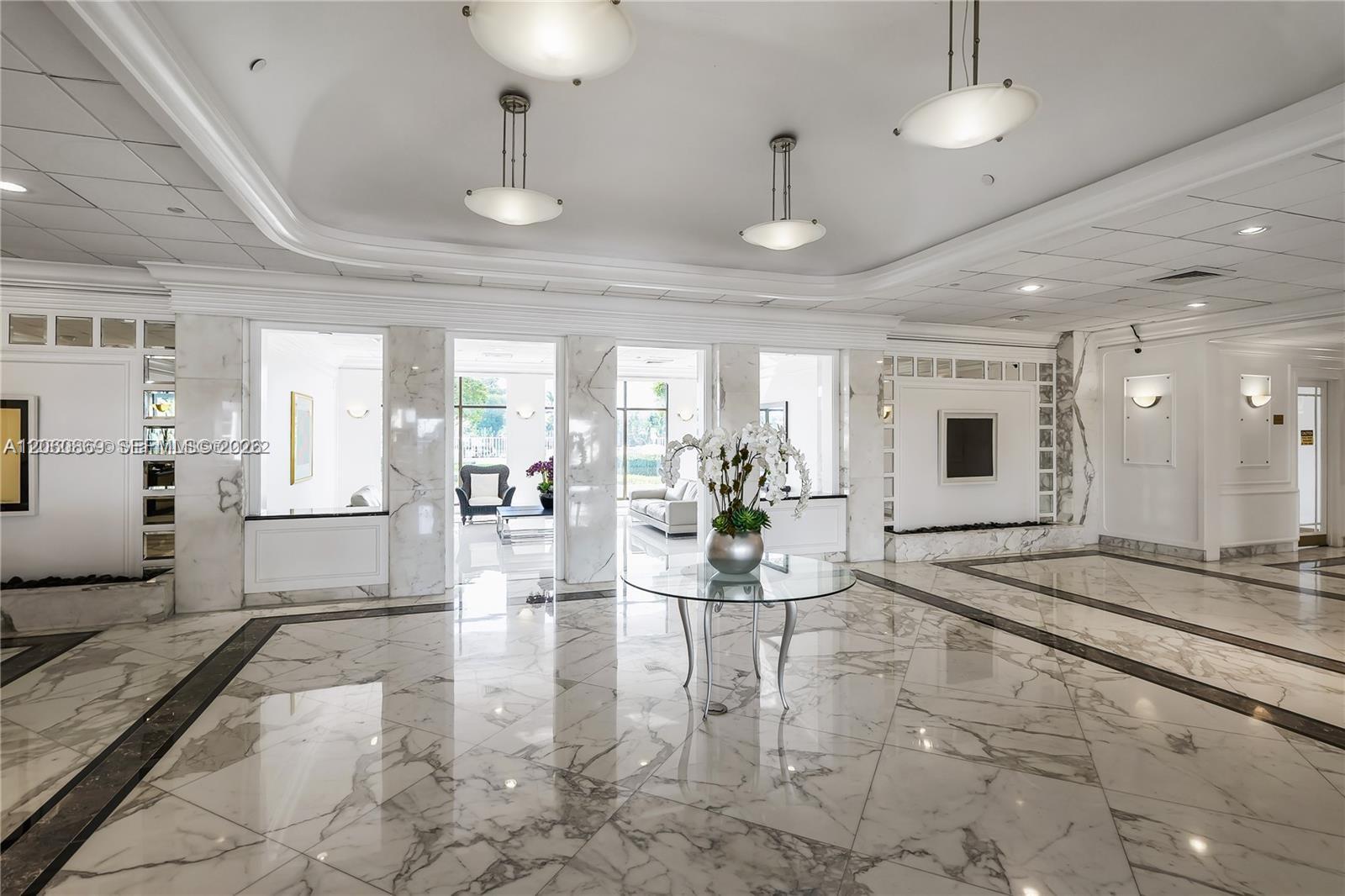 5700 Collins Avenue 15d Property Photo 30