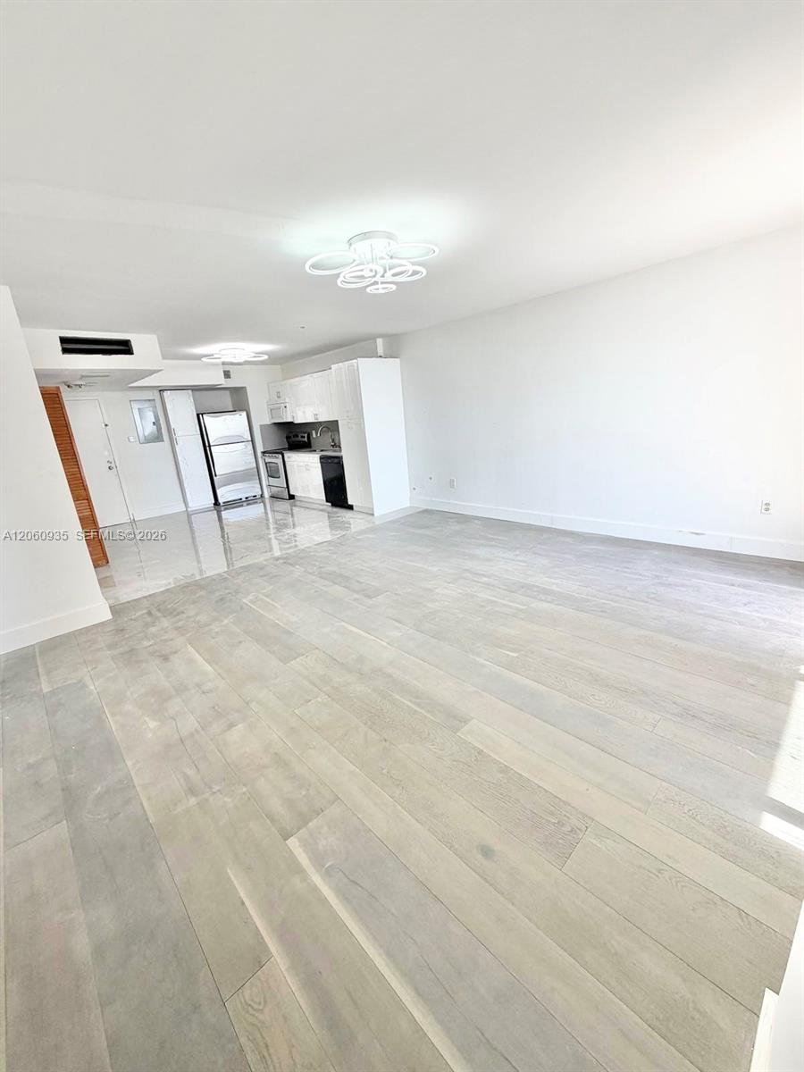 9273 Collins Avenue 811 Property Photo 3