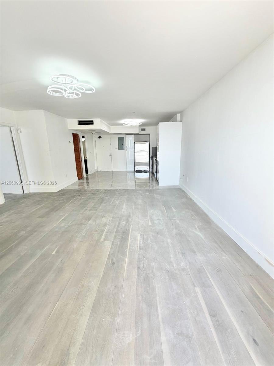 9273 Collins Avenue 811 Property Photo 4