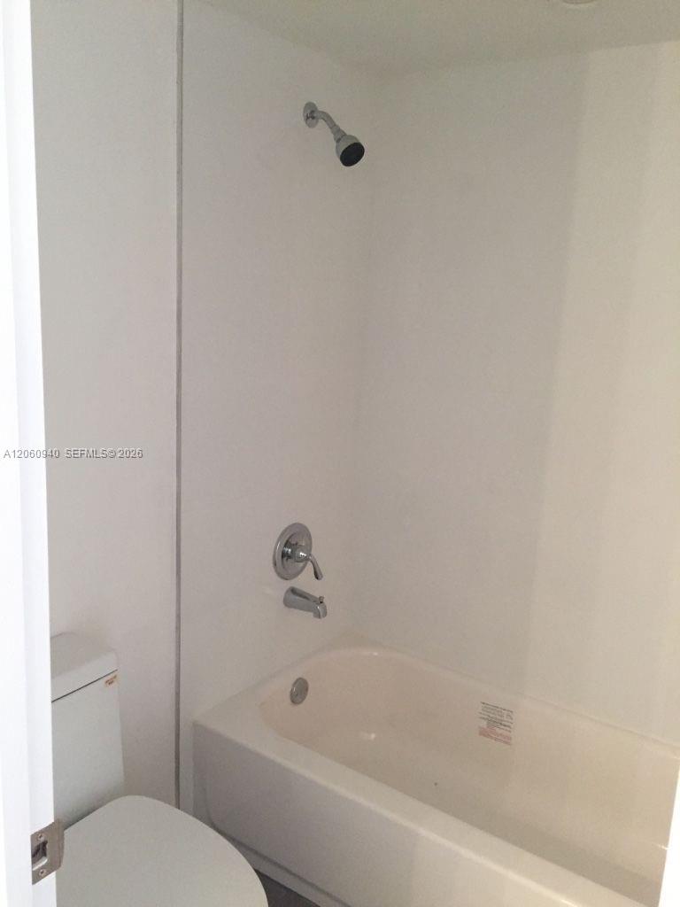 860 Ne 209th Terrace 104-33 Property Photo 9