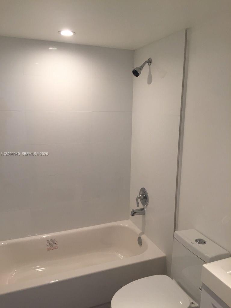 860 Ne 209th Terrace 104-33 Property Photo 24