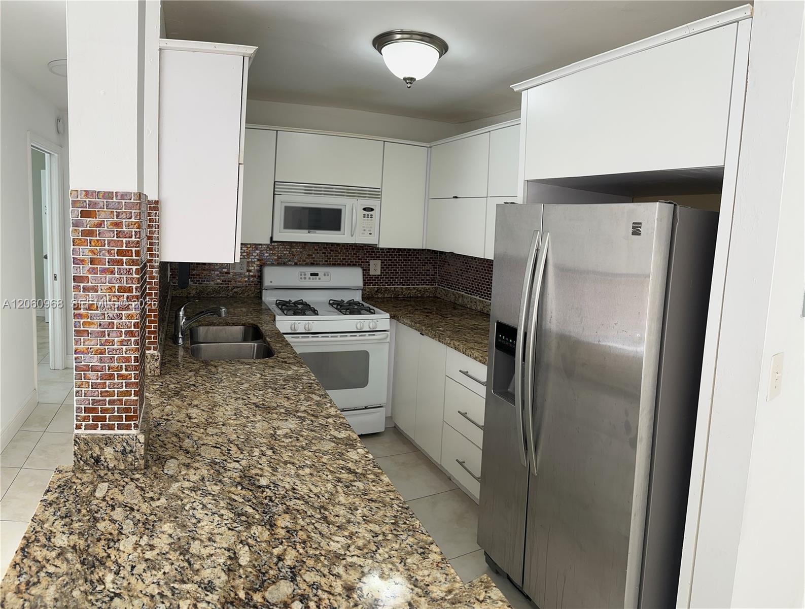 2201 Brickell Avenue 46 Property Photo 4