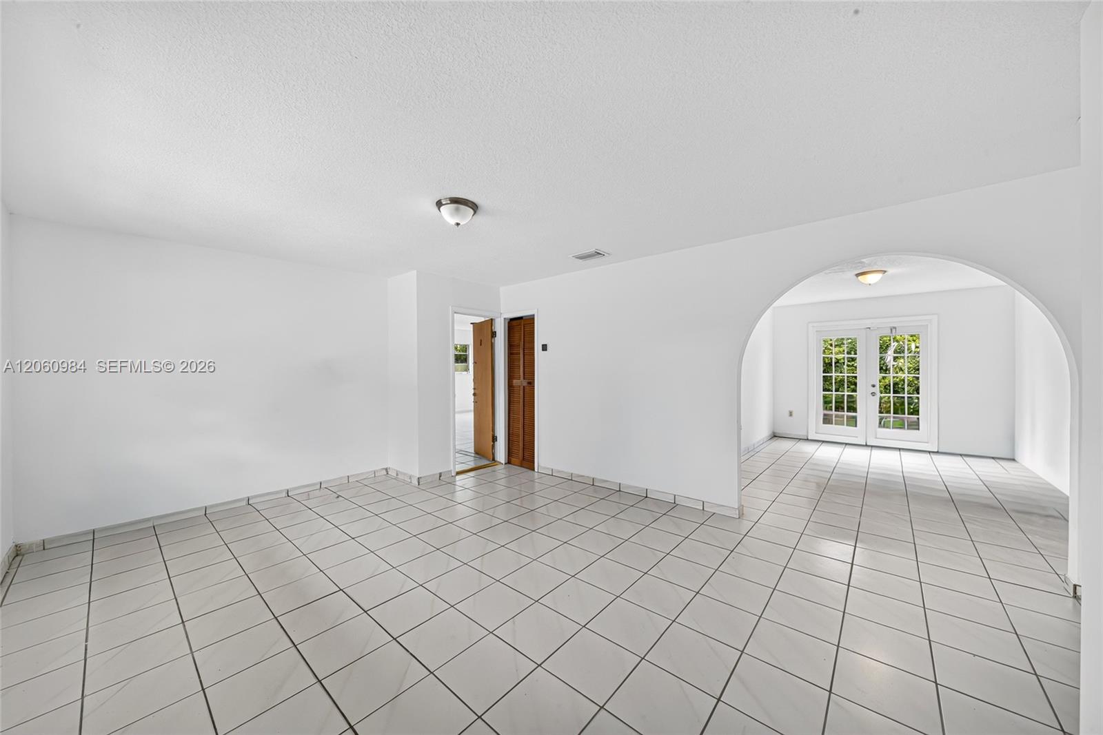 430 Se 7th Avenue Property Photo 9