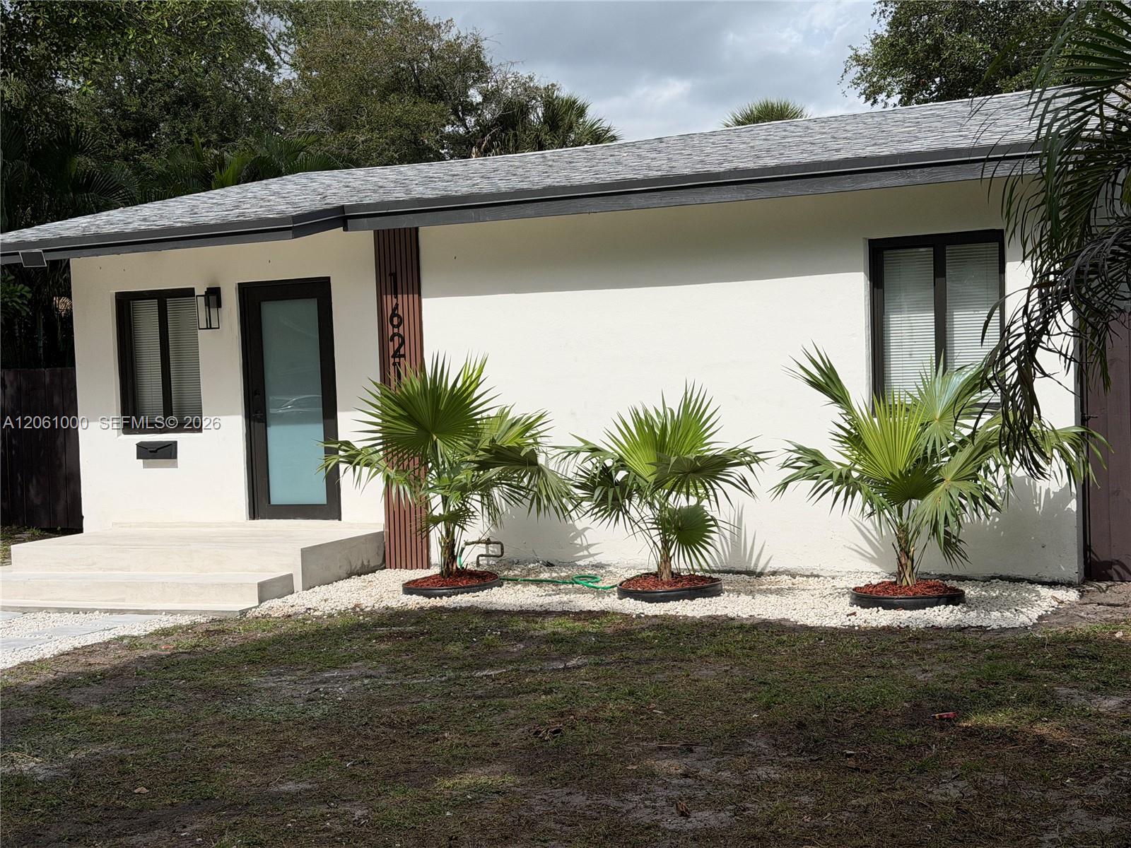 1621 Sw 11th Court Property Photo 3