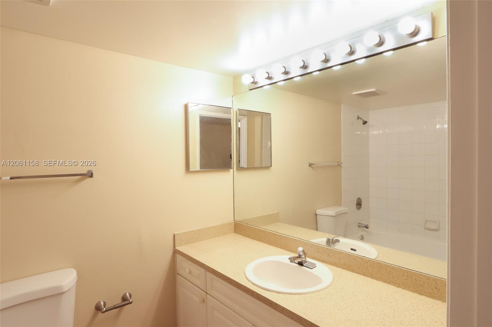 520 Se 5th Avenue 1603 Property Photo 40
