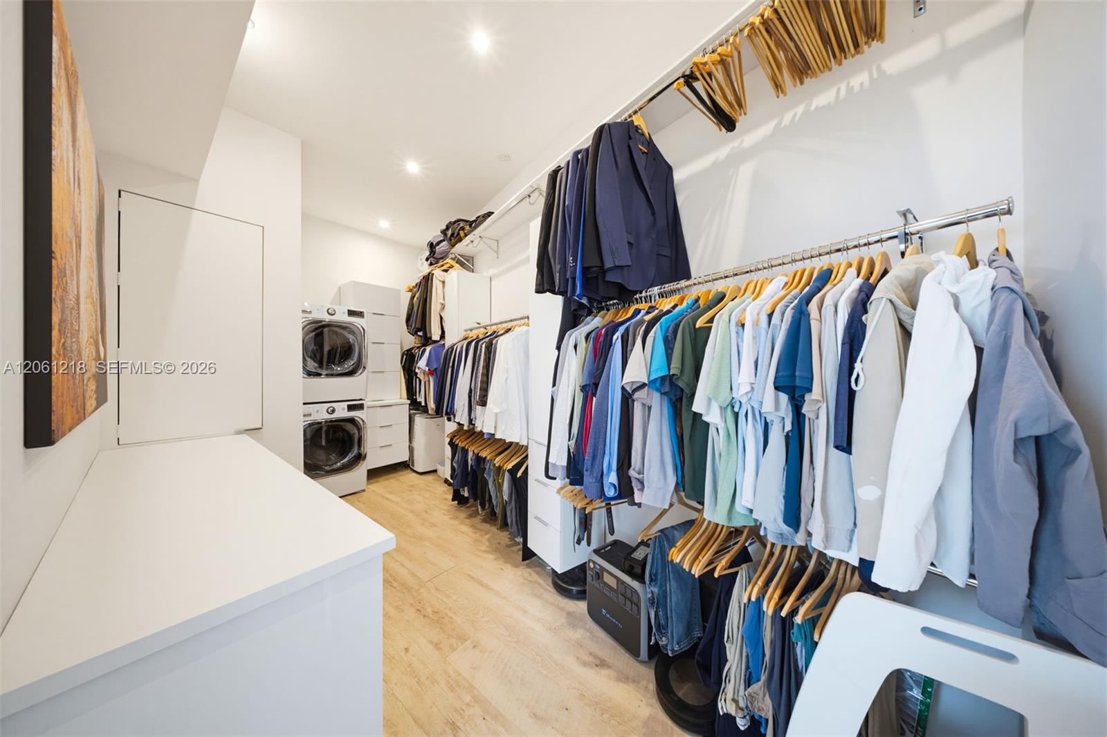 A12061218 Property Photo 30