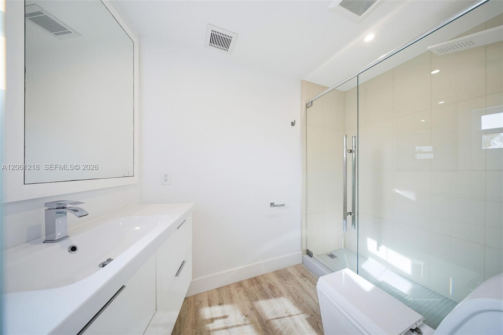 A12061218 Property Photo 35