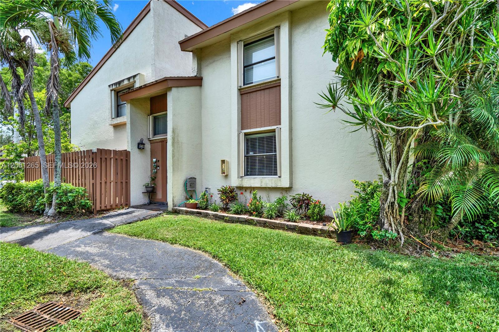11490 Sw 109th Road 30f Property Photo 1
