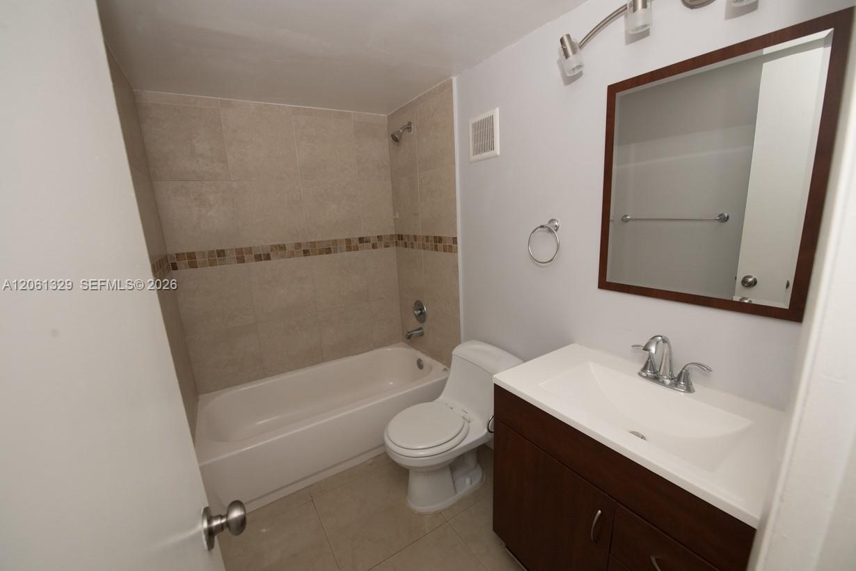 8550 N Sherman Circle 303 Property Photo 14