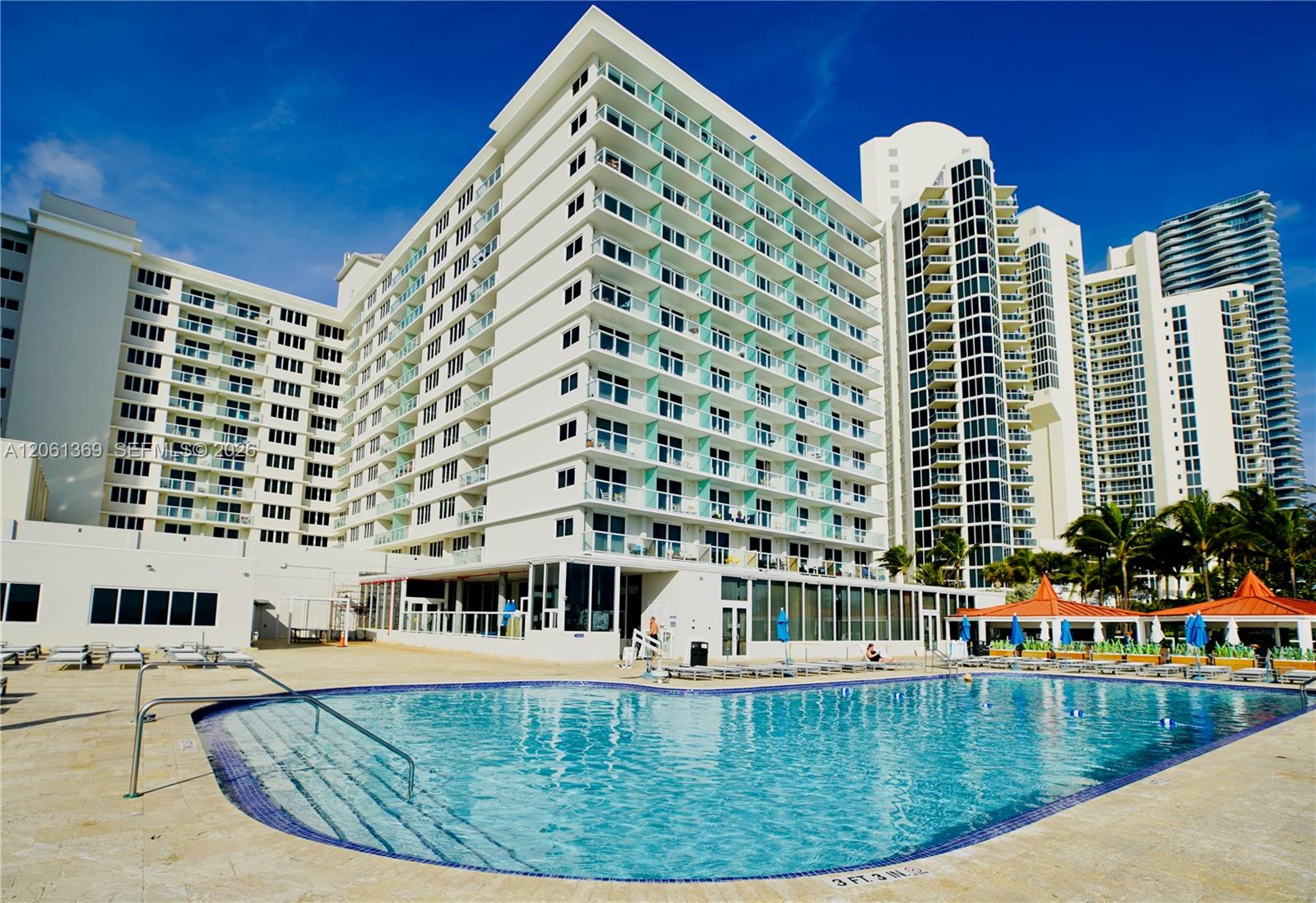 19201 Collins Avenue 726 Property Photo 1