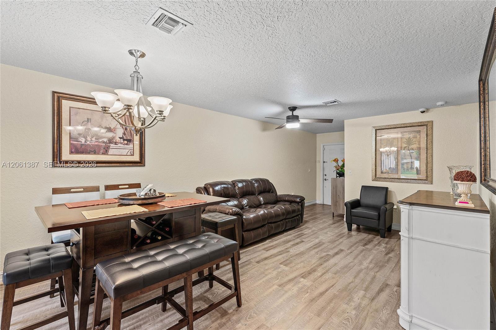 4044 Eastridge Circle Property Photo 6