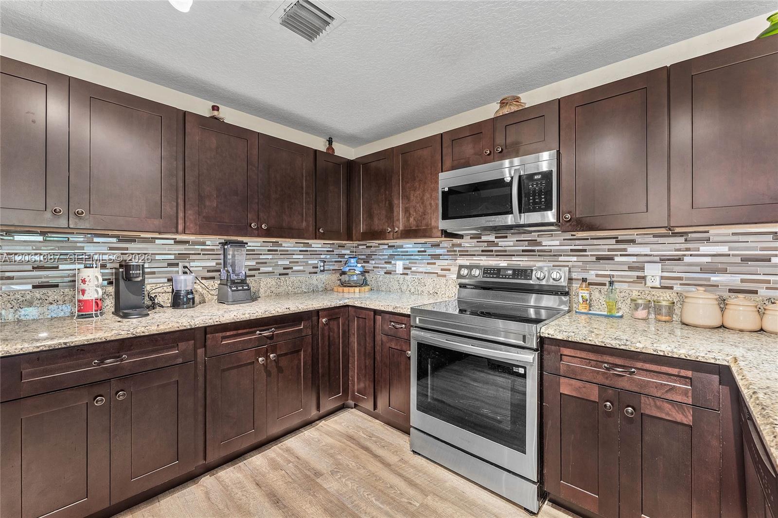 4044 Eastridge Circle Property Photo 13