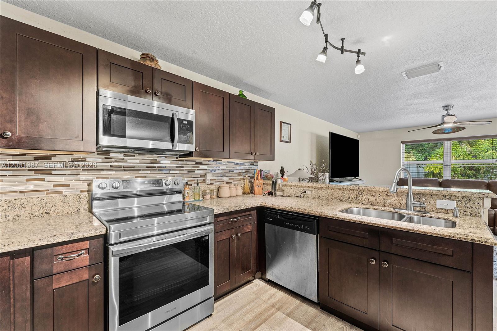 4044 Eastridge Circle Property Photo 14