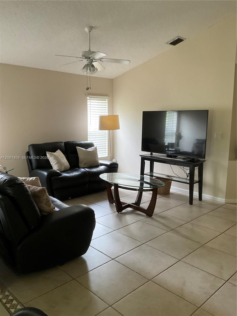 2015 Se 5th Place 2015 Property Photo 37