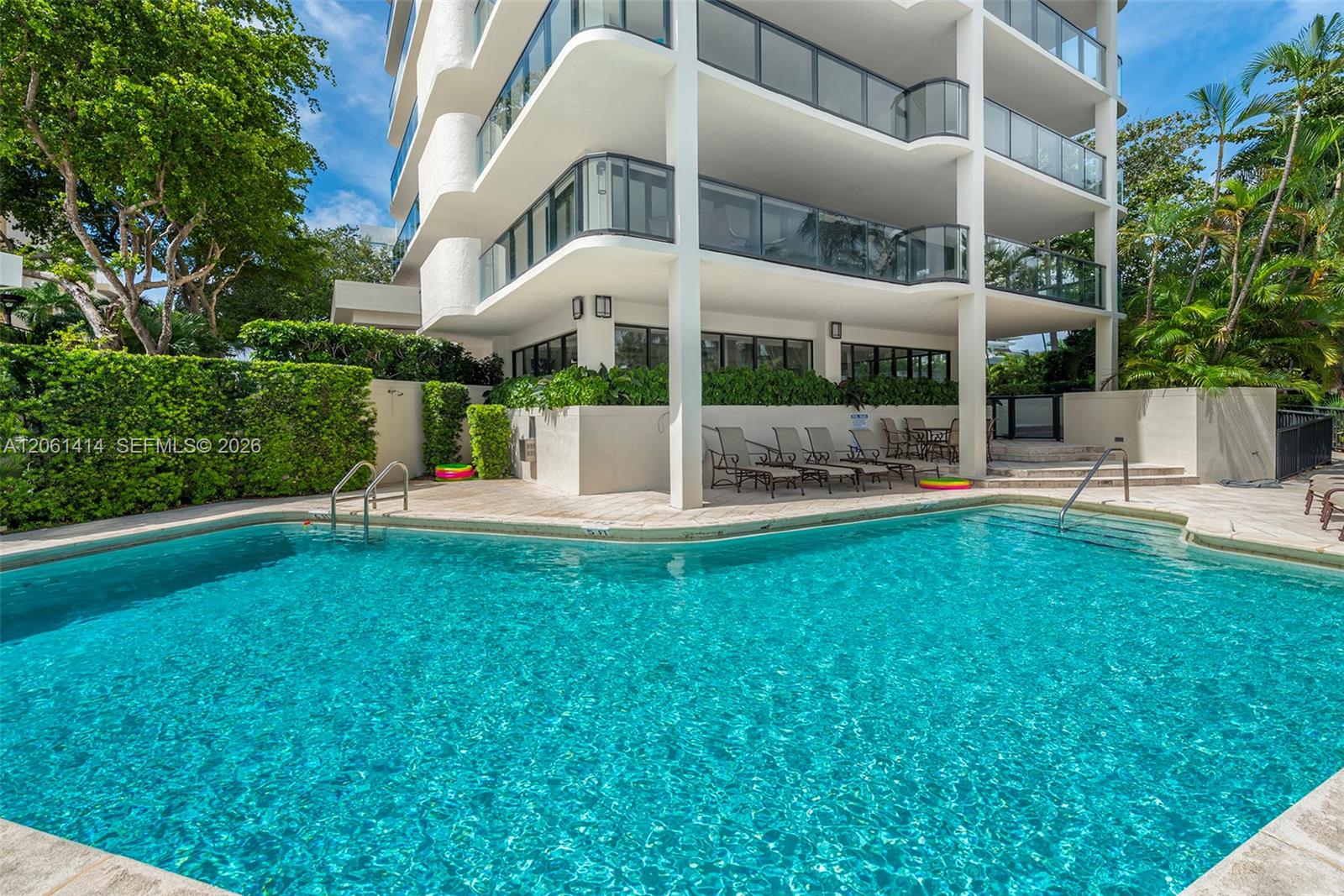 2575 S Bayshore Drive 11b Property Photo 31