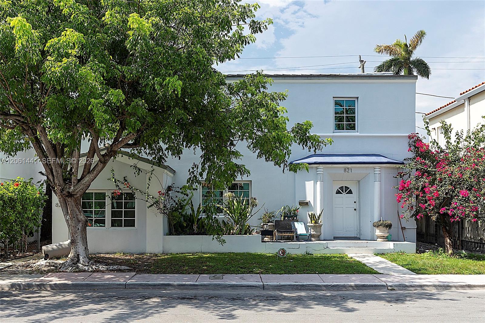 821 Espanola Way Property Photo 1