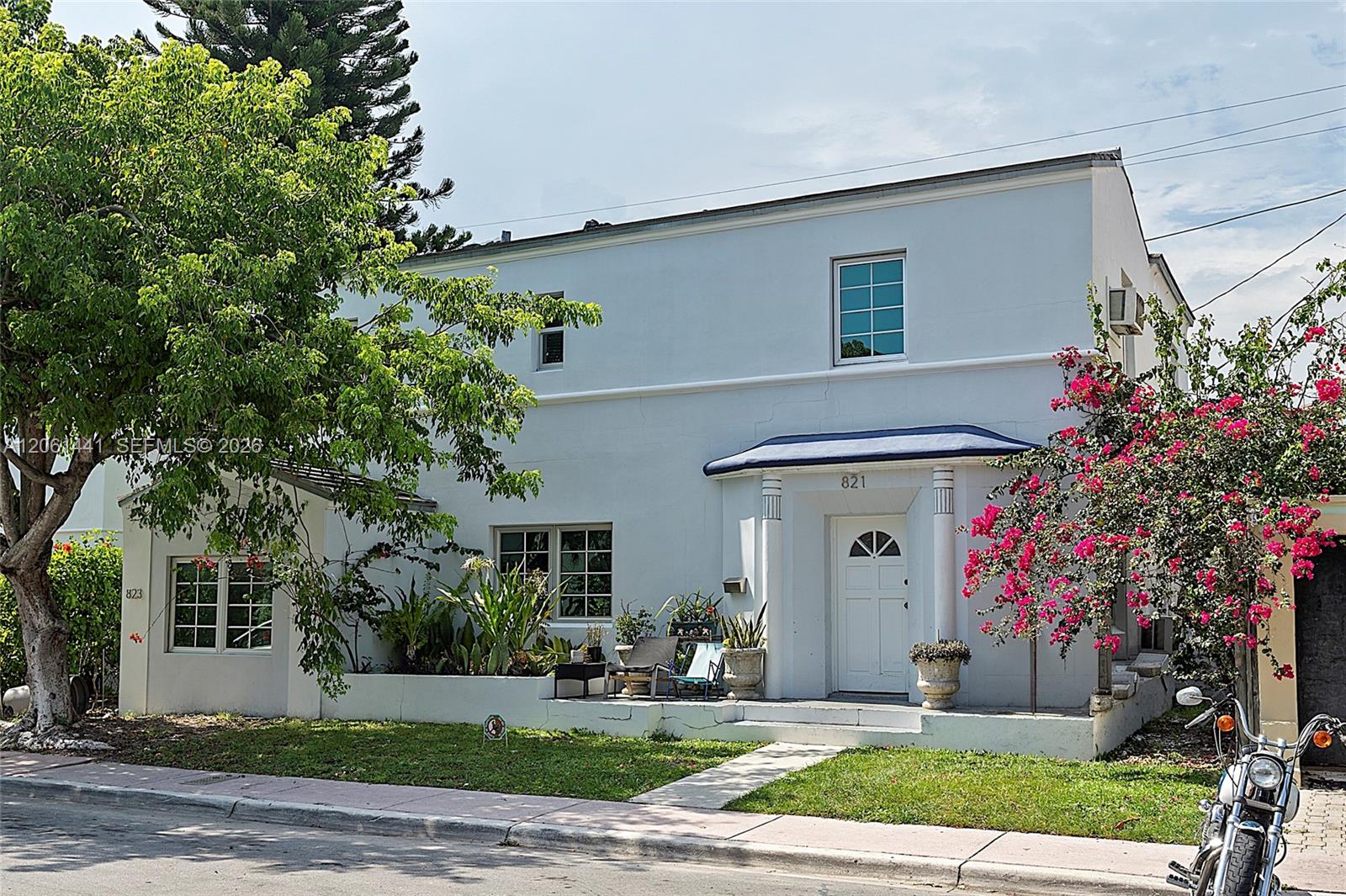 821 Espanola Way Property Photo 7