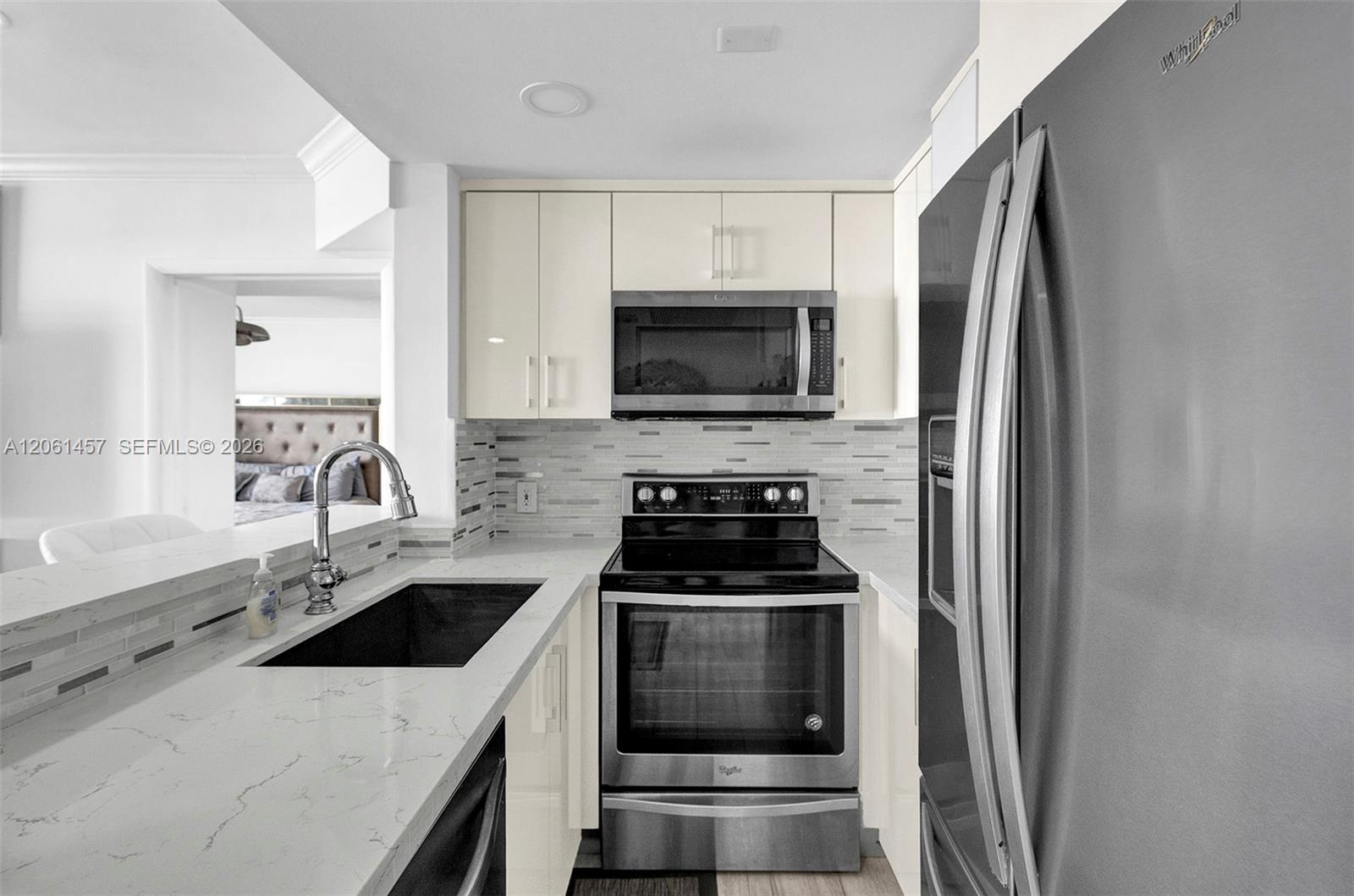1460 Ocean Drive 305 Property Photo 6